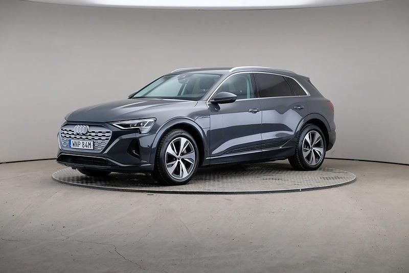 Begagnad Audi Q8 e-tron Proline 300 kW (408 HK) 2023 Magnet grey SUV