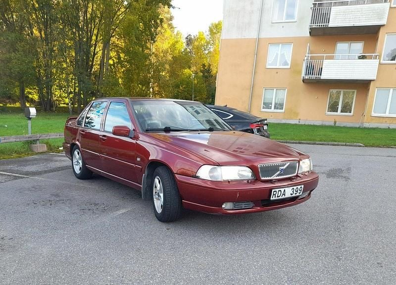 Röd Begagnad 2000 Volvo S70 Sedan | 25 000 kr (Marknadspris) - Bild 1/4