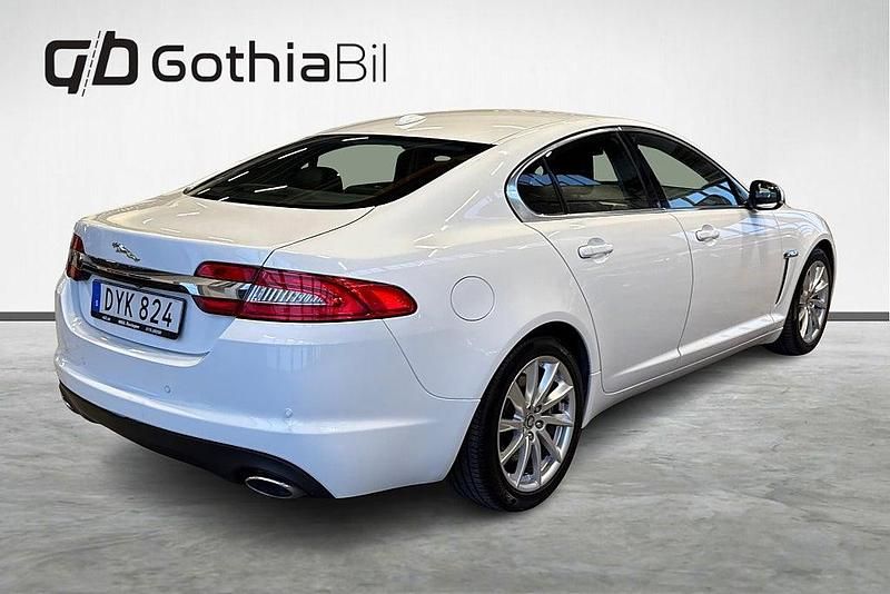 Begagnad Jaguar XF S 241 HK (177 kW) 2012 Vit Sedan