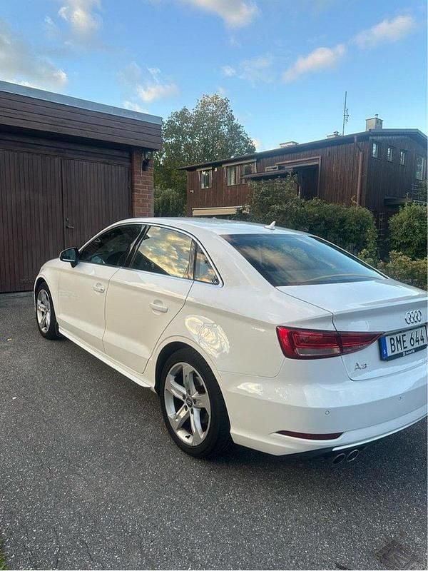 Vit Begagnad 2018 Audi A3 Proline Sedan | 160 000 kr (Bra pris) - Bild 1/4