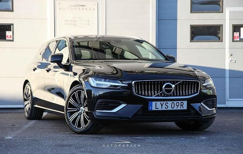 Svart Begagnad 2021 Volvo V60 Kombi | 289 000 kr (Superpris) - Bild 1/4