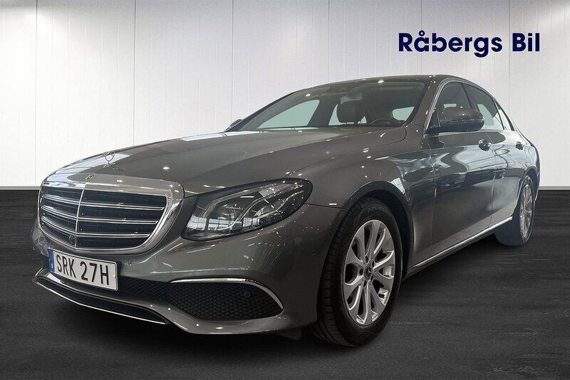 Grå (selenitgrå metallic) Begagnad 2019 Mercedes E220 Exclusive Sedan | 349 800 kr (Marknadspris) - Bild 1/4