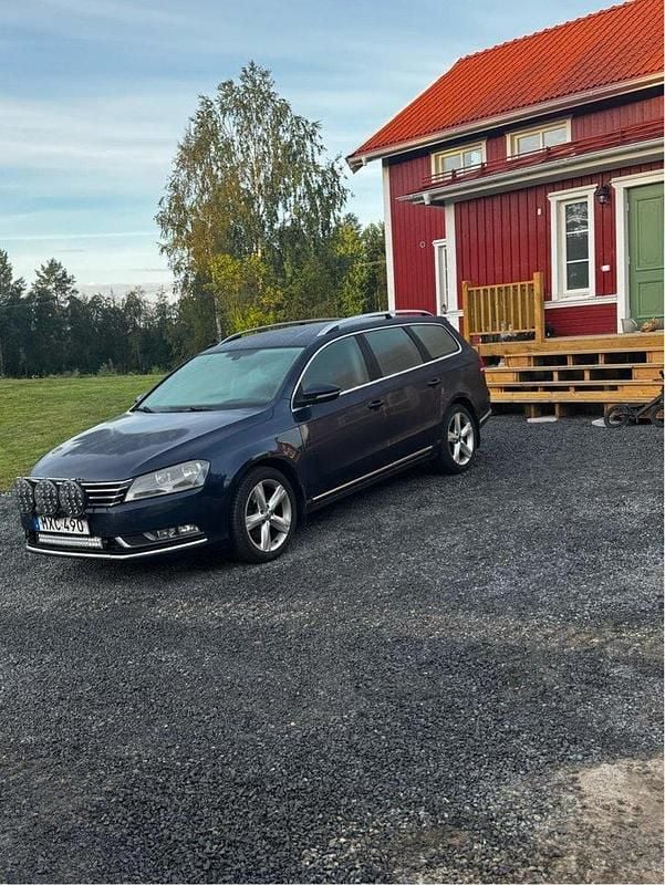 Blå Begagnad 2013 VW Passat GT Kombi | 40 000 kr (Superpris) - Bild 1/4