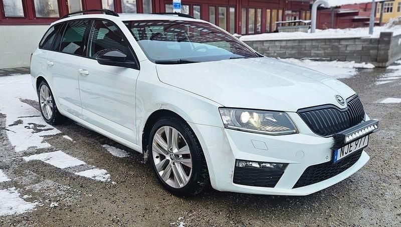 Begagnad 2016 Skoda Octavia RS Kombi | 130 000 kr (Marknadspris) - Bild 1/4