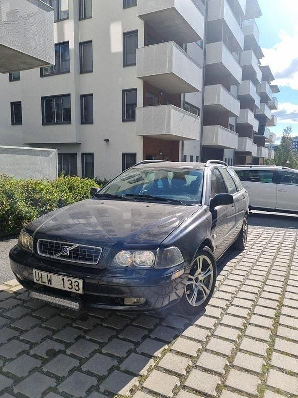 Svart Begagnad 2004 Volvo V40 Kombi | 18 000 kr (Marknadspris) - Bild 1/4