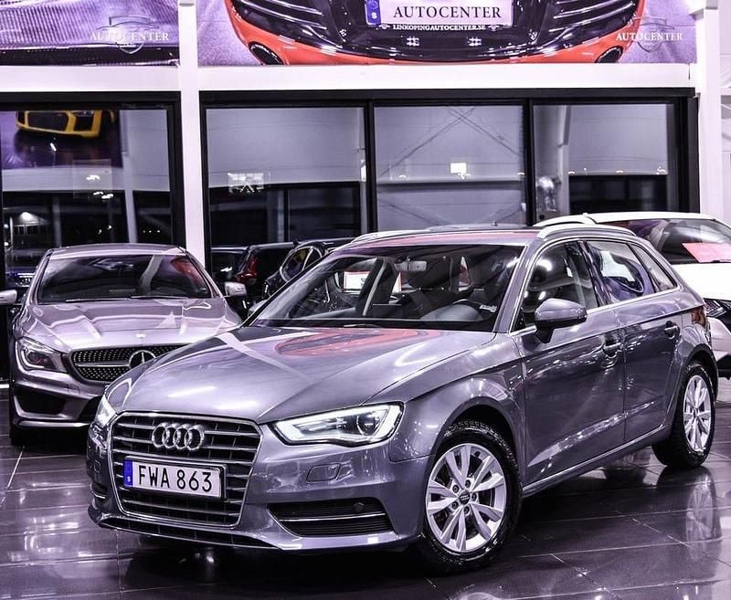 Grå Begagnad 2015 Audi A3 Sportback Halvkombi | 149 900 kr (Marknadspris) - Bild 1/4