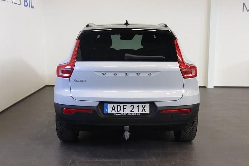 Begagnad Volvo XC40 R-Design 129 HK (94 kW) 2021 Silver SUV
