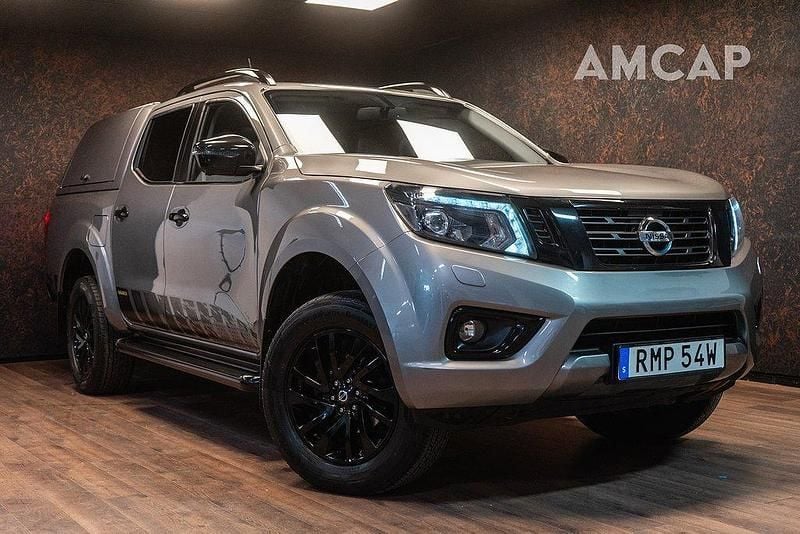 Grå Begagnad 2019 Nissan Navara 360º Pickup | 369 500 kr (Dyr) - Bild 1/4