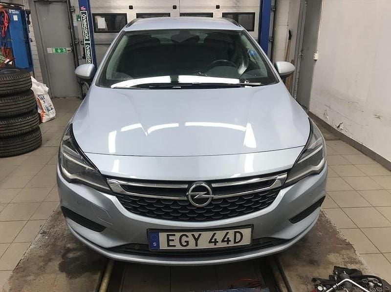 Grå Begagnad 2019 Opel Astra Enjoy Plus Kombi | 118 900 kr (Bra pris) - Bild 1/4