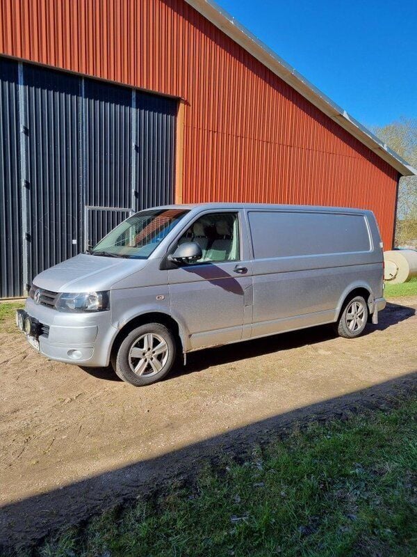 Silver Begagnad 2011 VW T5 Van | 64 900 kr (Bra pris) - Bild 1/4