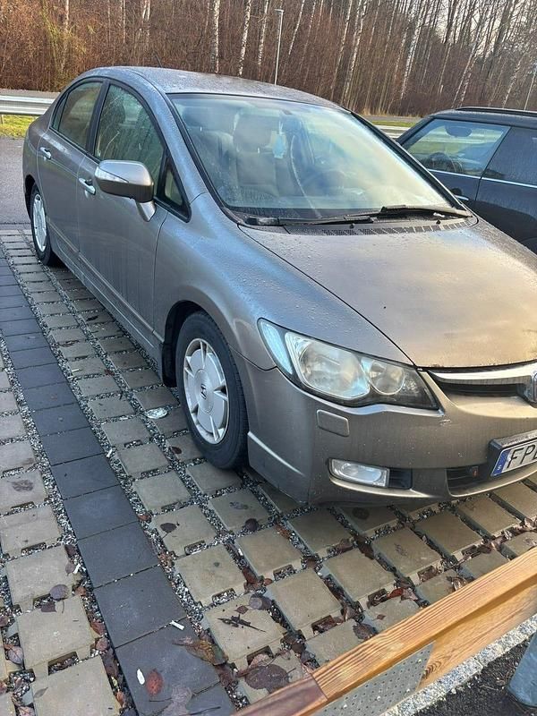 Begagnad 2007 Honda Civic Hybrid Sedan | 10 000 kr (Lite dyr) - Bild 1/4