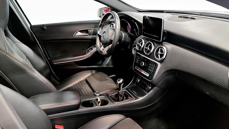 Begagnad Mercedes A180 122 HK (89 kW) 2018 Grå Halvkombi