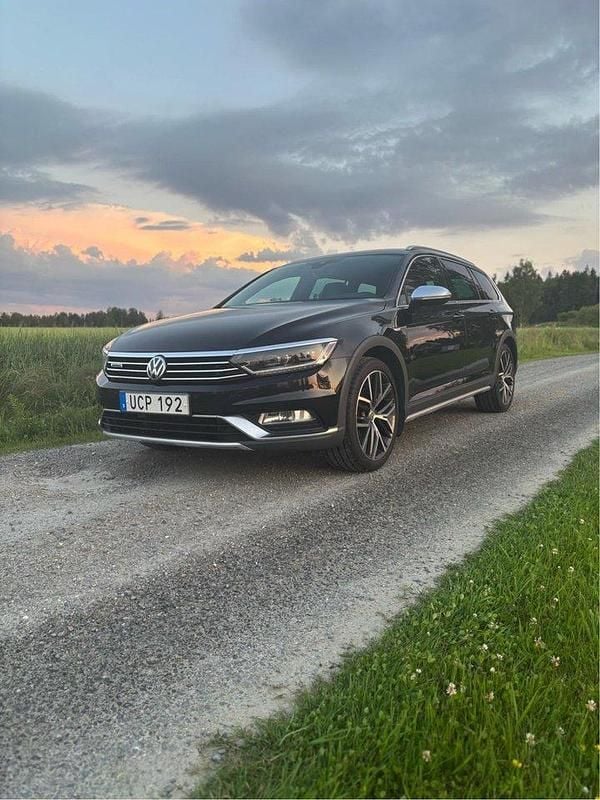 Svart Begagnad 2018 VW Passat Alltrack Kombi | 189 000 kr (Marknadspris) - Bild 1/4