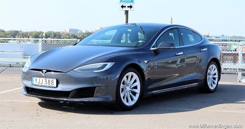 Grå samma som bilen Begagnad 2017 Tesla Model S Sedan | 239 500 kr (Dyr) - Bild 1/4