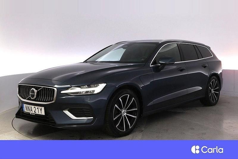Mörkblå Begagnad 2022 Volvo V60 Plus Kombi | 425 900 kr (Dyr) - Bild 1/4