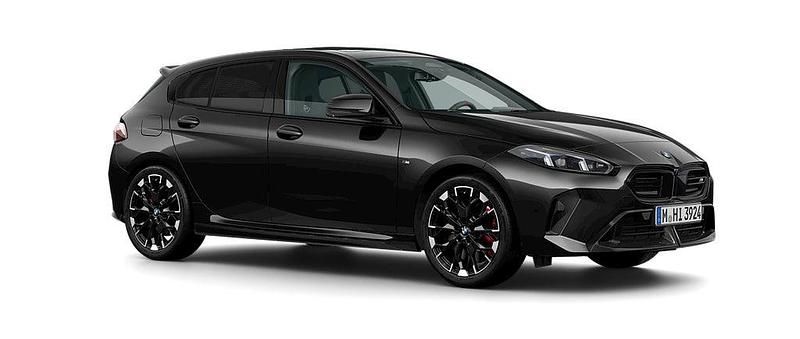 Ny BMW M135 Comfort Edition 300 HK (220 kW) 2025 Svart Halvkombi