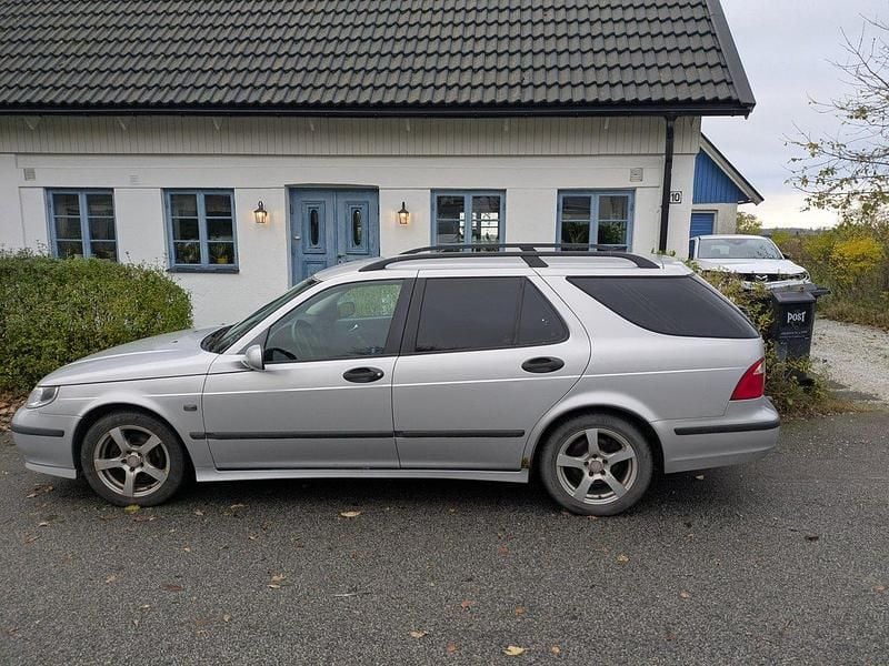 Silver Begagnad 2005 Saab 9-5 Linear Kombi | 18 000 kr (Bra pris) - Bild 1/3
