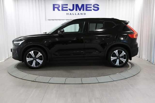 Begagnad Volvo XC40 Core 185 kW (252 HK) 2022 Svart SUV