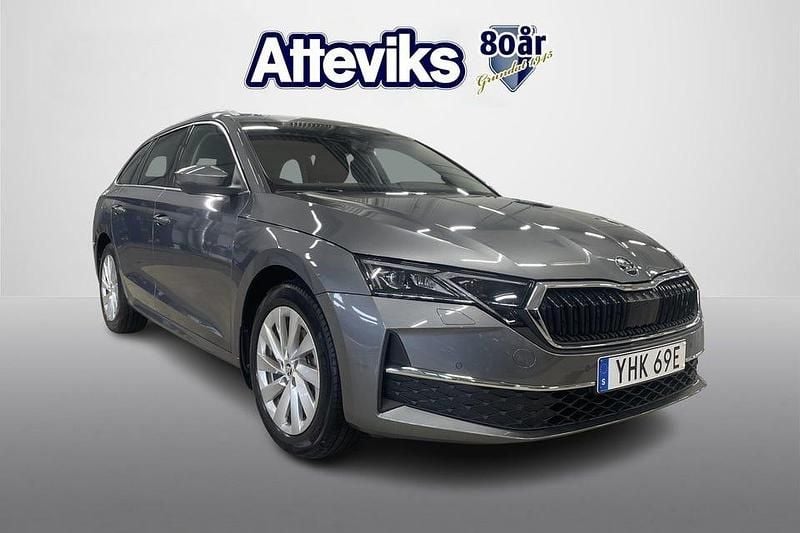 Grå Begagnad 2024 Skoda Octavia Kombi | 309 900 kr (Marknadspris) - Bild 1/4
