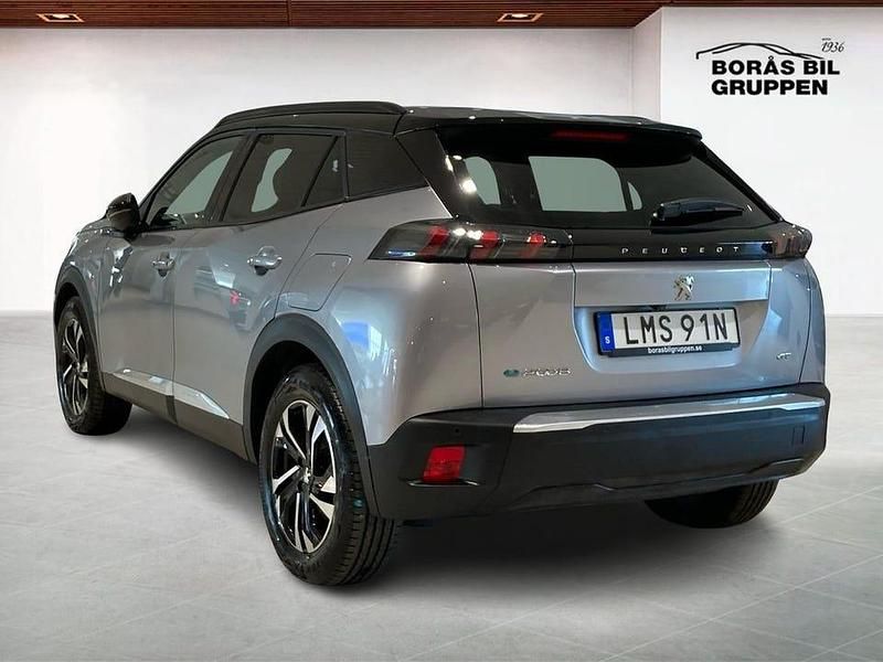 Begagnad Peugeot e-2008 GT 100 kW (137 HK) 2022 Grå SUV
