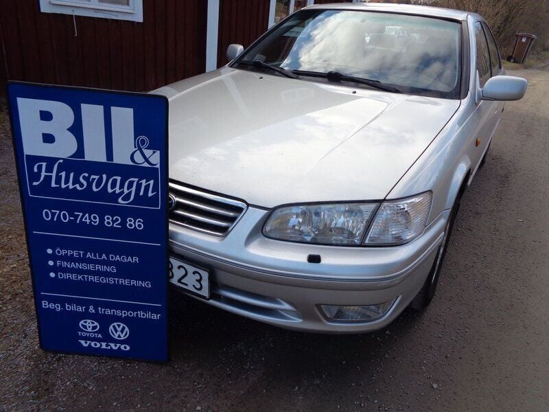Silver Begagnad 2000 Toyota Camry Sedan | 33 500 kr - Bild 1/4