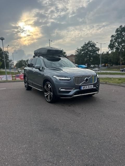 Grå Begagnad 2016 Volvo XC90 Inscription SUV | 357 000 kr (Bra pris) - Bild 1/4