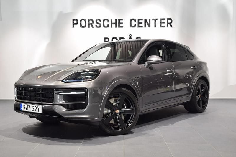 Mörkgrå (grey) Ny 2025 Porsche Cayenne S E-Hybrid Black Edition SUV | 1 716 100 kr (Lite dyr) - Bild 1/4