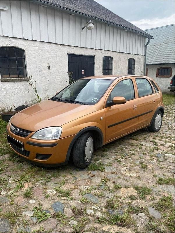 Gul Begagnad 2004 Opel Corsa Halvkombi | 5 000 kr (Superpris) - Bild 1/3