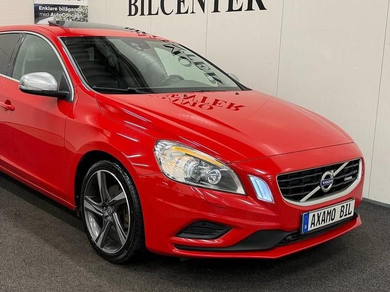Begagnad Volvo V60 R-Design 116 HK (85 kW) 2012 Röd Kombi