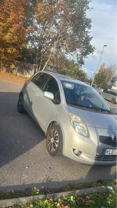 Silver Begagnad 2008 Toyota Yaris Halvkombi | 22 500 kr (Marknadspris) - Bild 1/4