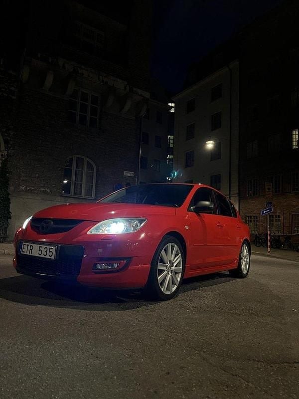 Röd Begagnad 2008 Mazda 3 Halvkombi | 59 000 kr (Marknadspris) - Bild 1/4