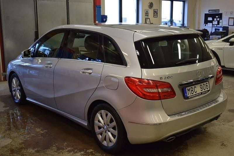 Begagnad Mercedes B200 136 HK (100 kW) 2013 Silver Minibuss