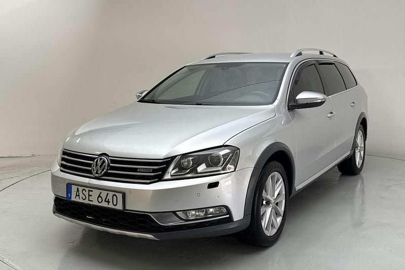 Silver Begagnad 2015 VW Passat Sedan | 100 000 kr (Bra pris) - Bild 1/4