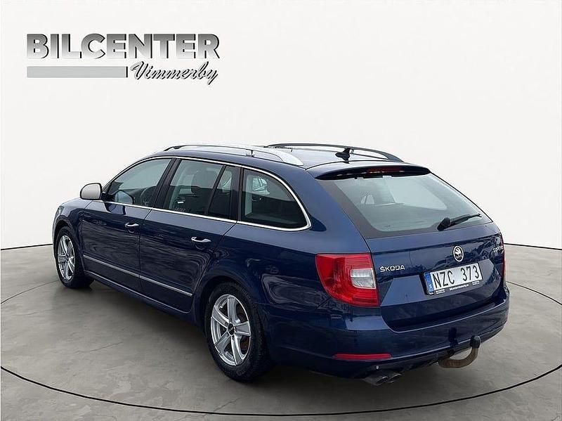 Begagnad Skoda Superb Ambition 170 HK (125 kW) 2013 Mörkblå Kombi