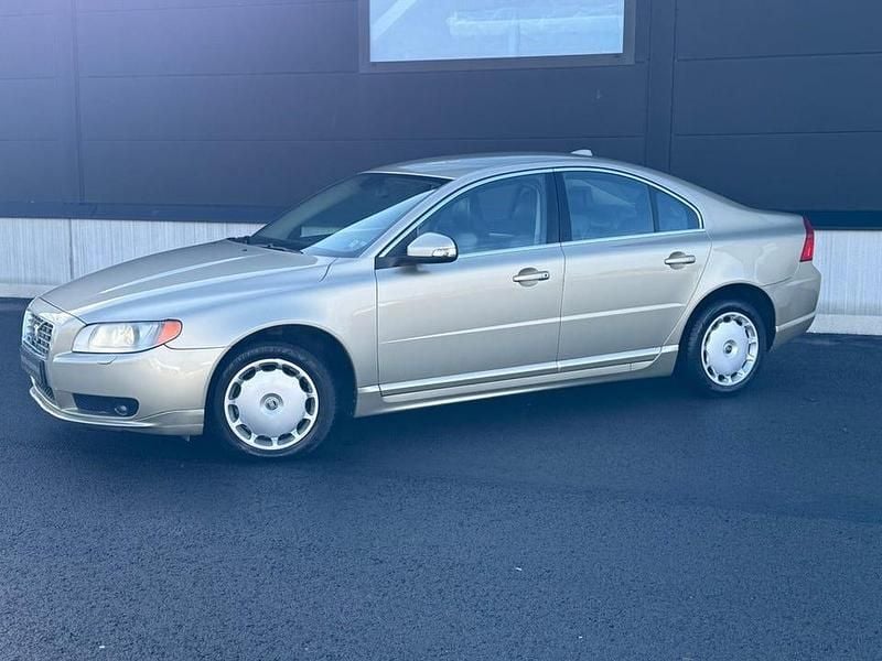 Begagnad Volvo S80 Momentum 200 HK (147 kW) 2006 Ljusbrun Sedan