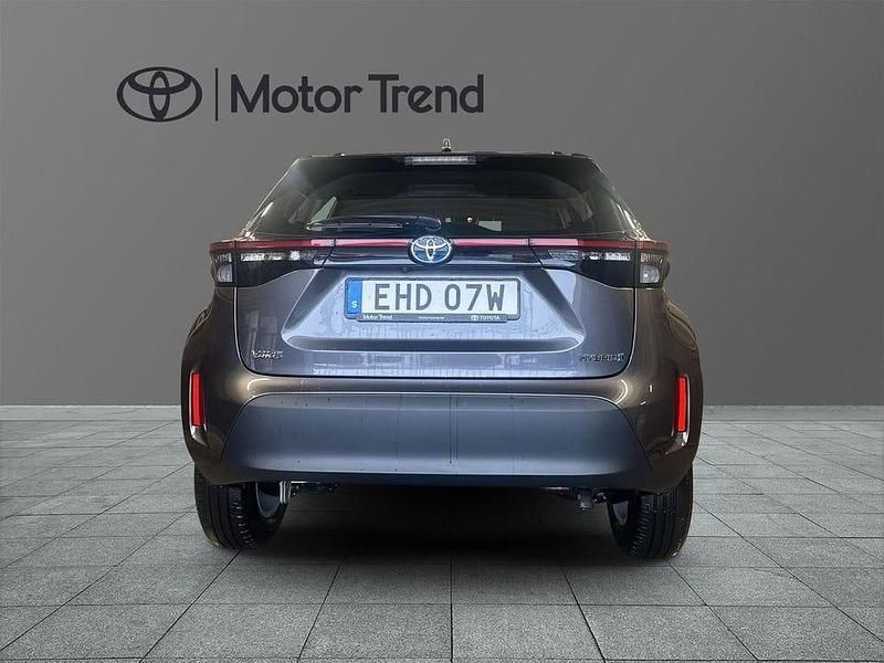 Begagnad Toyota Yaris Hybrid Active 117 HK (86 kW) 2023 Grå