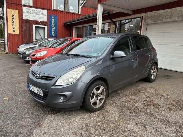 Mörkgrå (grå) Begagnad 2011 Hyundai i20 Select Halvkombi | 29 500 kr (Bra pris) - Bild 1/4