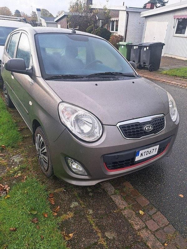 Grå Begagnad 2011 Kia Picanto Halvkombi | 25 000 kr (Marknadspris) - Bild 1/2