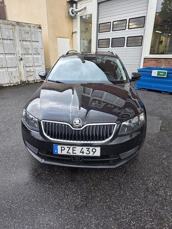 Svart Begagnad 2017 Skoda Octavia Style Kombi | 105 000 kr (Bra pris) - Bild 1/4