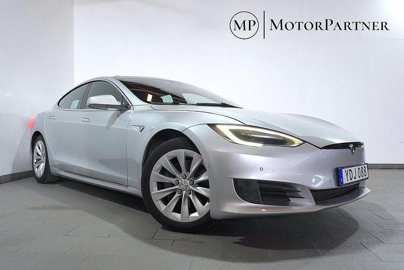 Grå Begagnad 2016 Tesla Model S Sedan | 209 900 kr (Marknadspris) - Bild 1/4