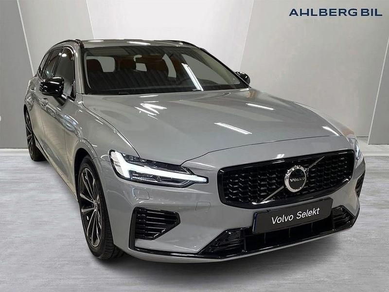 Grå Begagnad 2025 Volvo V60 Plus Kombi | 449 500 kr - Bild 1/3