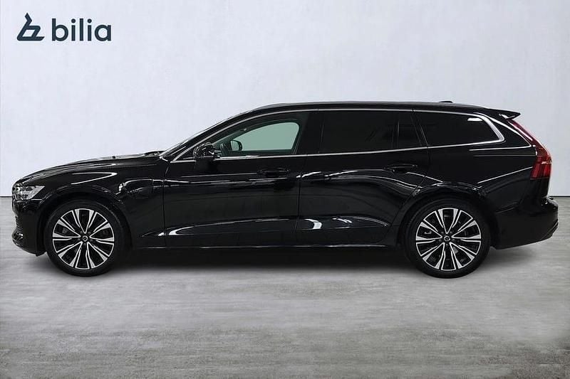 Begagnad Volvo V60 Core 355 HK (261 kW) 2023 Svart Kombi