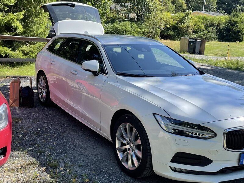 Vit Begagnad 2020 Volvo XC60 Momentum SUV | 278 000 kr (Bra pris) - Bild 1/3