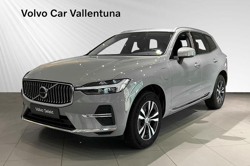 Grå Begagnad 2023 Volvo XC60 Core SUV | 489 900 kr (Marknadspris) - Bild 1/3
