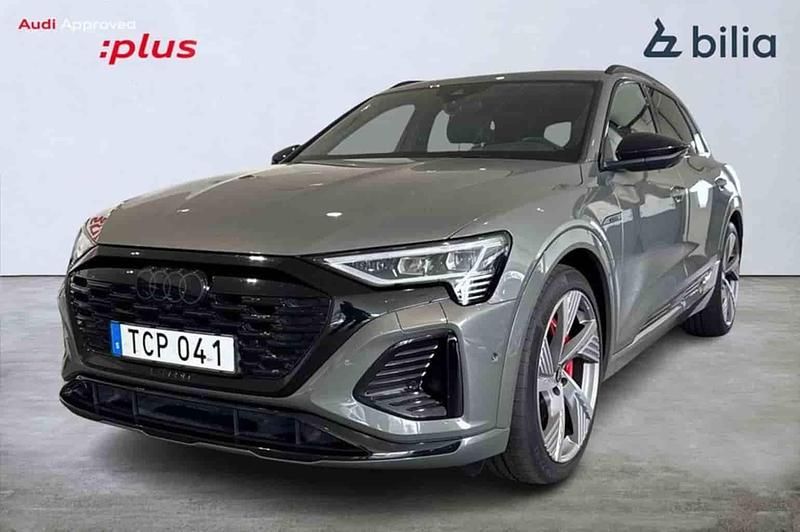 Begagnad Audi Q8 e-tron 300 kW (408 HK) 2024 Grå SUV