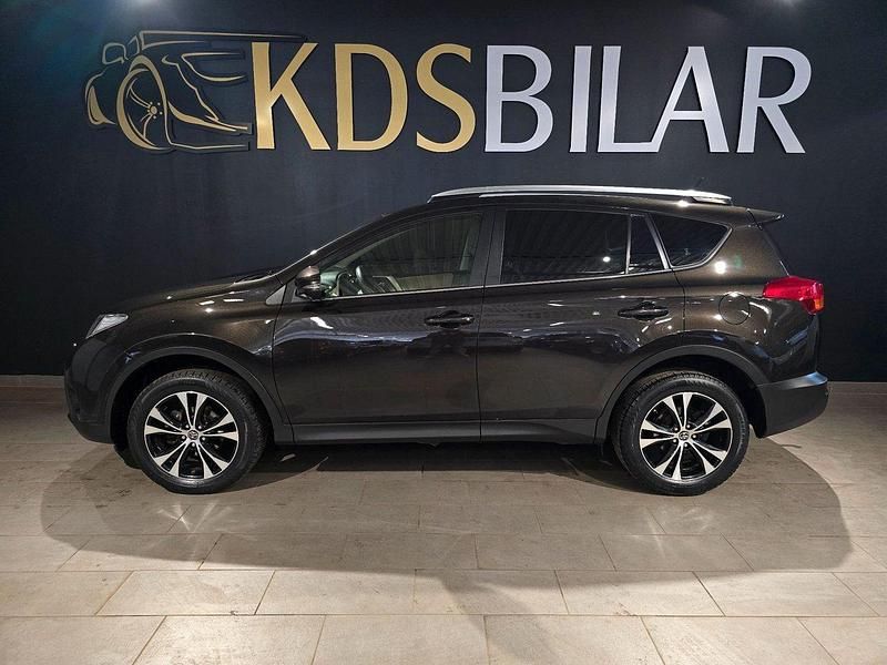 Mörkbrun Begagnad 2014 Toyota RAV4 SUV | 159 500 kr (Lite dyr) - Bild 1/4