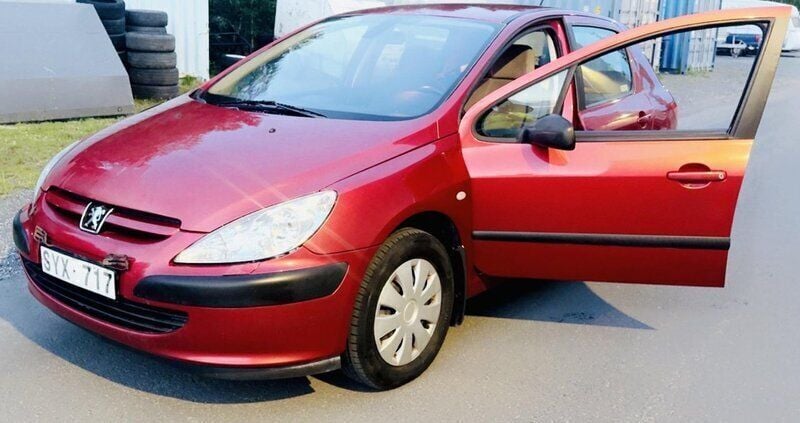 Röd Begagnad 2002 Peugeot 307 Halvkombi | 19 500 kr (Marknadspris) - Bild 1/4