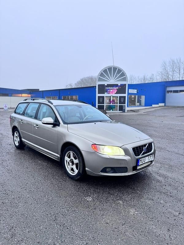 Begagnad 2008 Volvo V70 Kombi | 45 000 kr (Bra pris) - Bild 1/4
