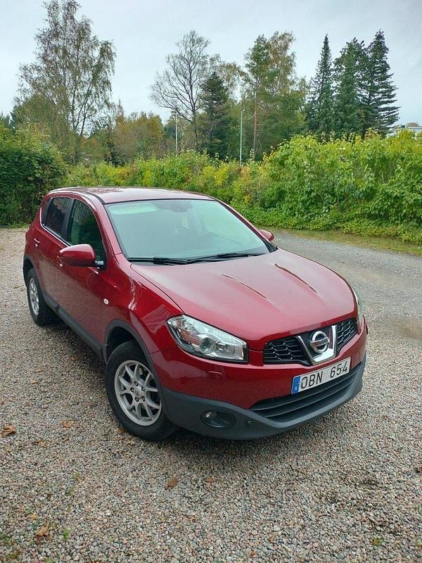 Röd Begagnad 2014 Nissan Qashqai SUV | 98 500 kr (Bra pris) - Bild 1/2