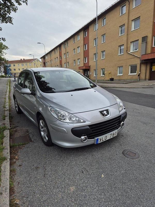 Grå Begagnad 2006 Peugeot 307 Halvkombi | 28 000 kr (Marknadspris) - Bild 1/2